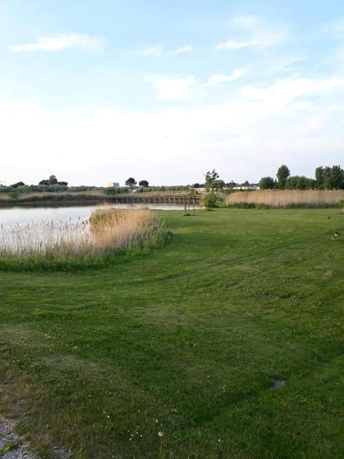 Luxe Vakantiechalet Met Omheinde Tuin Bredene 6Pers Exterior photo